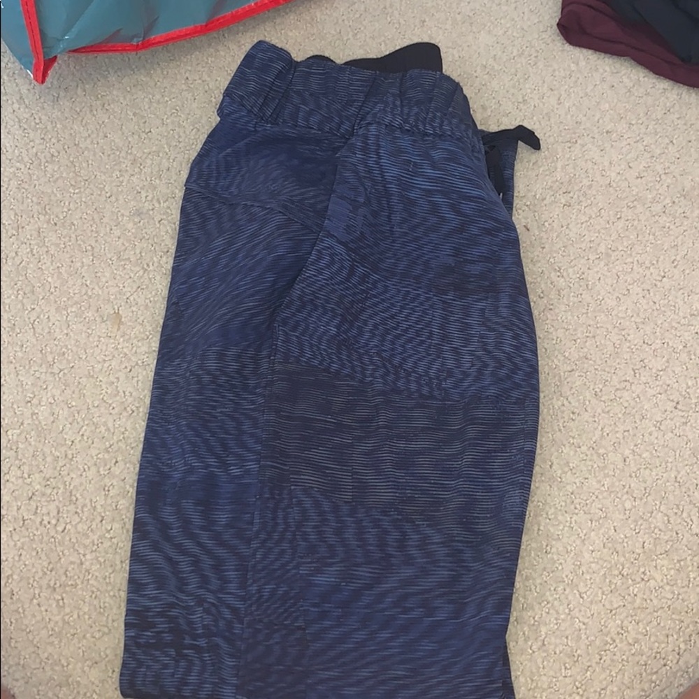 Lululemon on the fly pant size 6